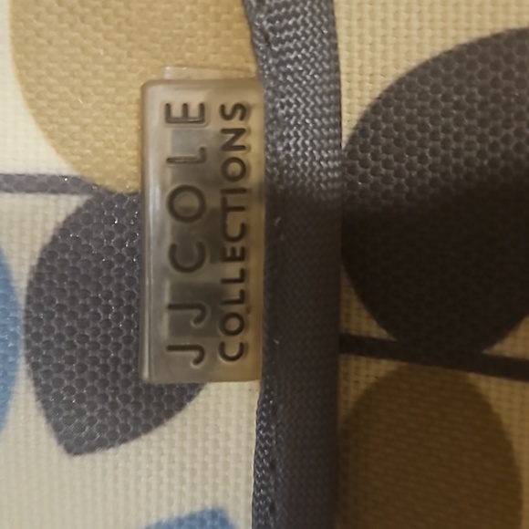 JJ cole wristlet 10.5" x 7.5" EUC I'm hear it has a diaper bag like this as well - Picture 4 of 5